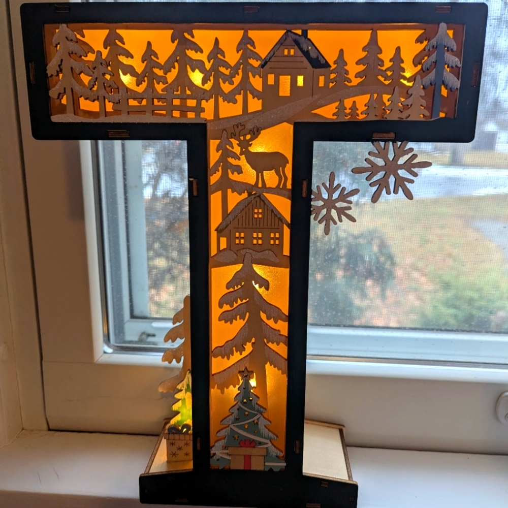 Anthropologie Monogram Wonderland Light-Up Scene, Letter T